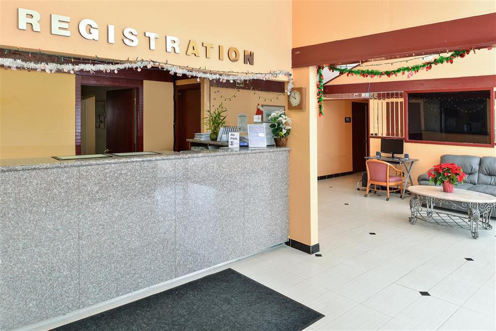 קונרו Americas Best Value Inn מראה פנימי תמונה