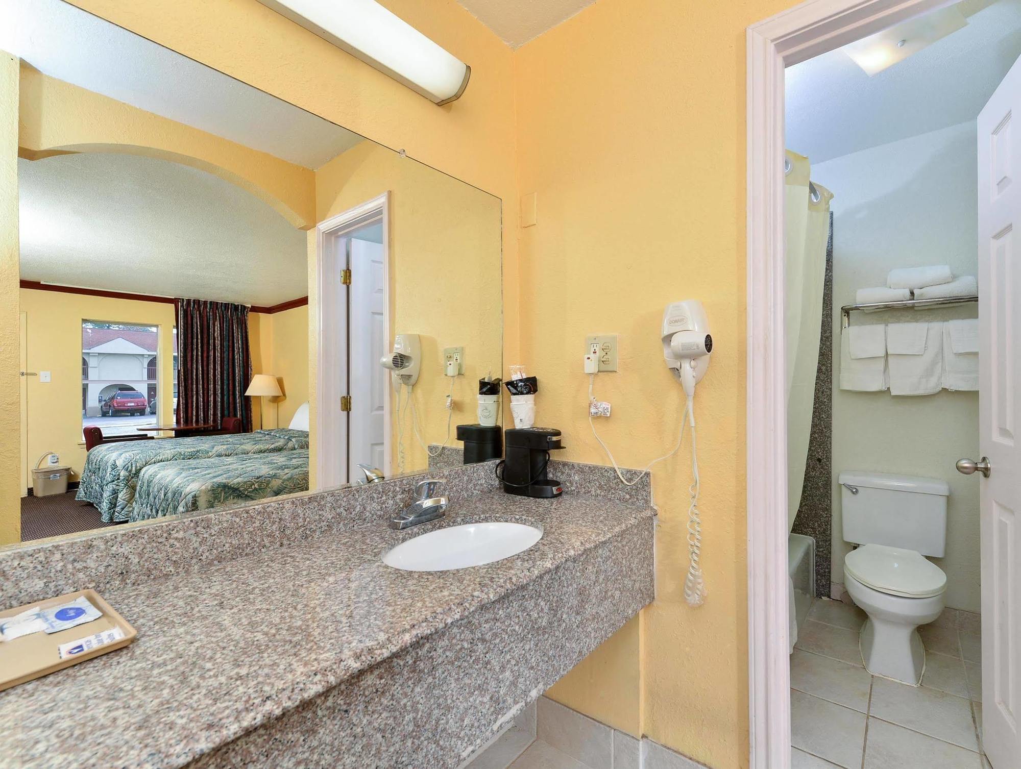 קונרו Americas Best Value Inn מראה חיצוני תמונה